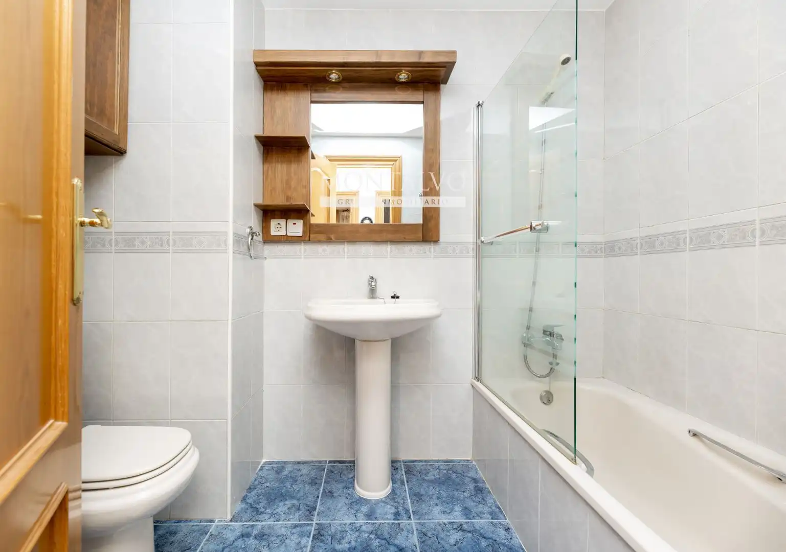 Bathroom of Flat for rent in Granada  with Heating, Terrace and Furnished