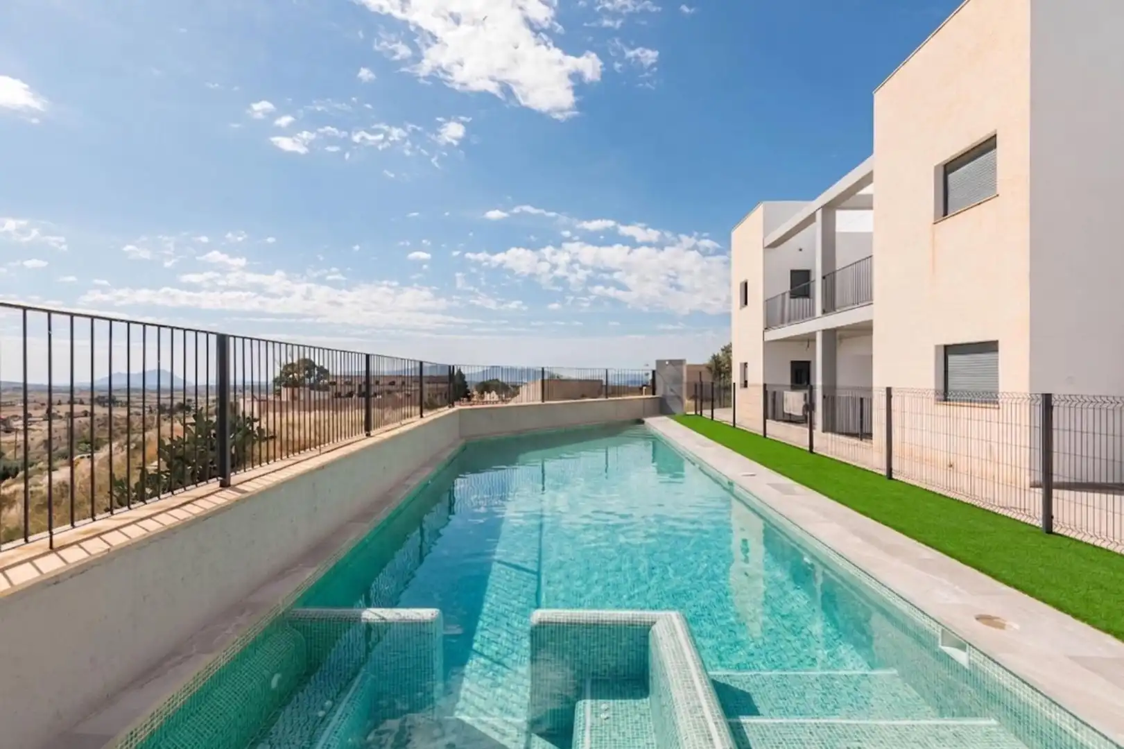 Schwimmbecken von Wohnung zum Verkauf in Fortuna mit Klimaanlage, Heizung und Terrasse