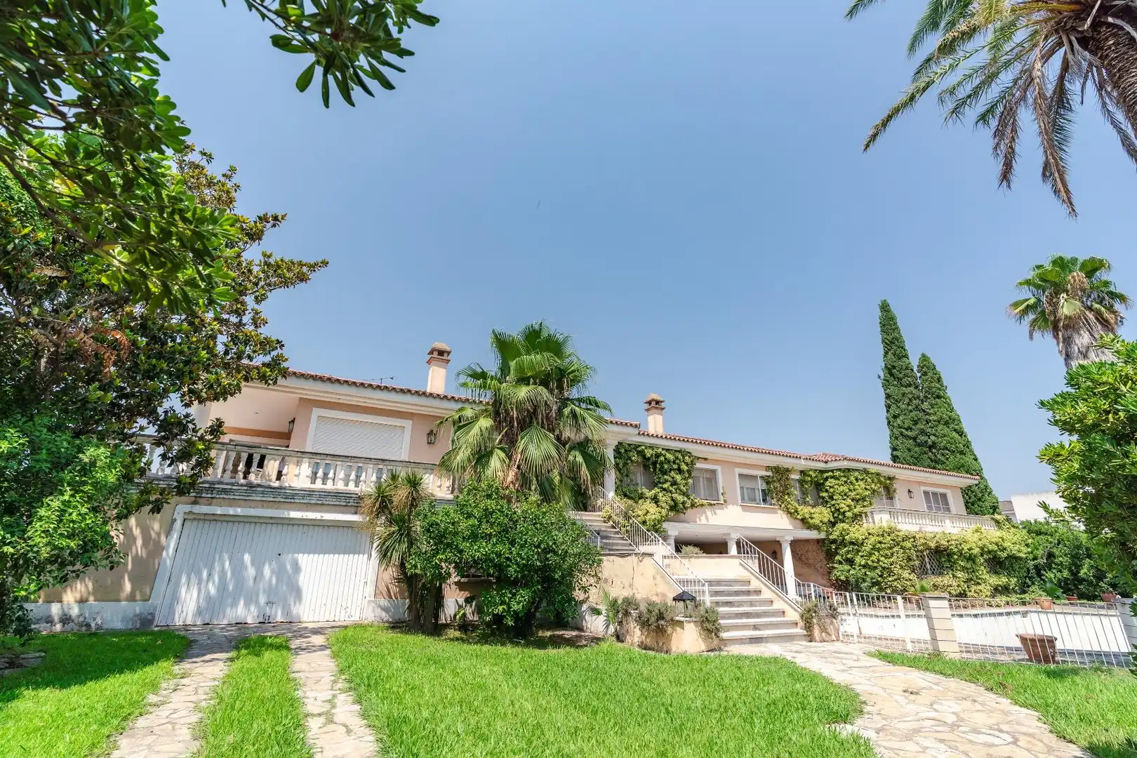 Vista exterior de Casa o xalet en venda en Móra d'Ebre amb Aire condicionat, Calefacció i Jardí privat