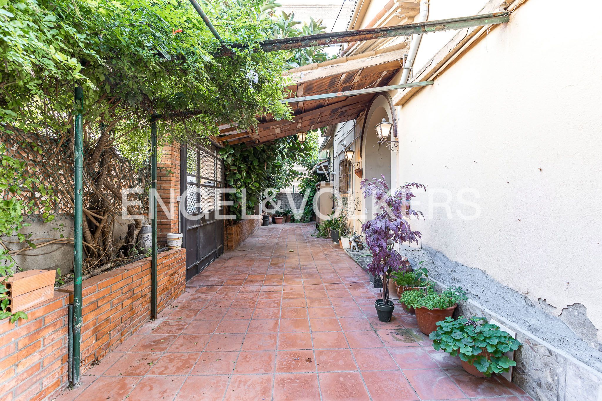 Vista exterior de Casa o xalet en venda en Sant Just Desvern amb Calefacció i Terrassa