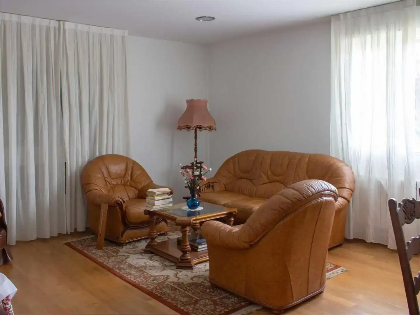 Sala d'estar de Pis en venda en A Baña   amb Jardí privat, Parquet i Moblat