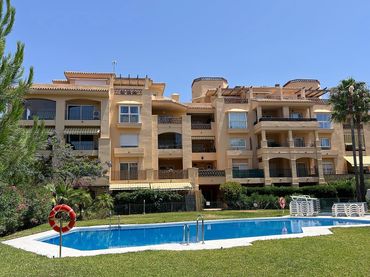 Apartament amb piscina en venda a Calle Huelva de Calahonda 9019B