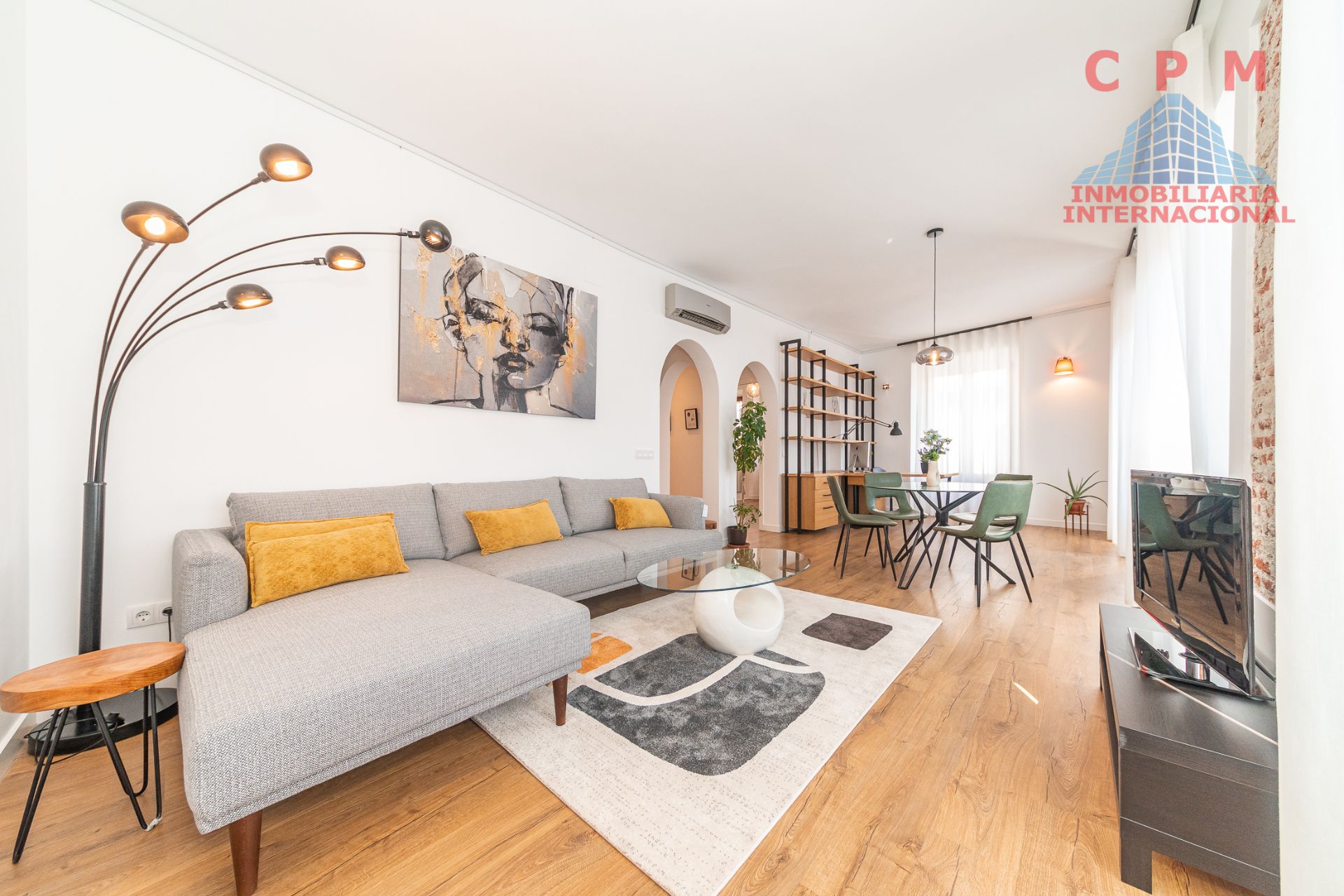 Living room of Flat to rent in  Madrid Capital  with Air Conditioner, Heating and Parquet flooring
