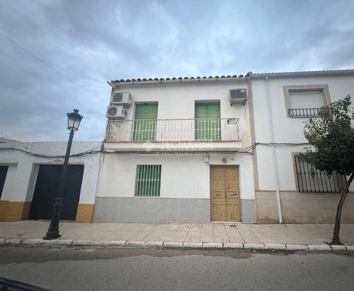 Casa adosada en venda a Torreblascopedro