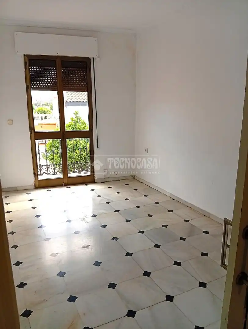 Habitación de Casa adosada en venta en Coria del Río