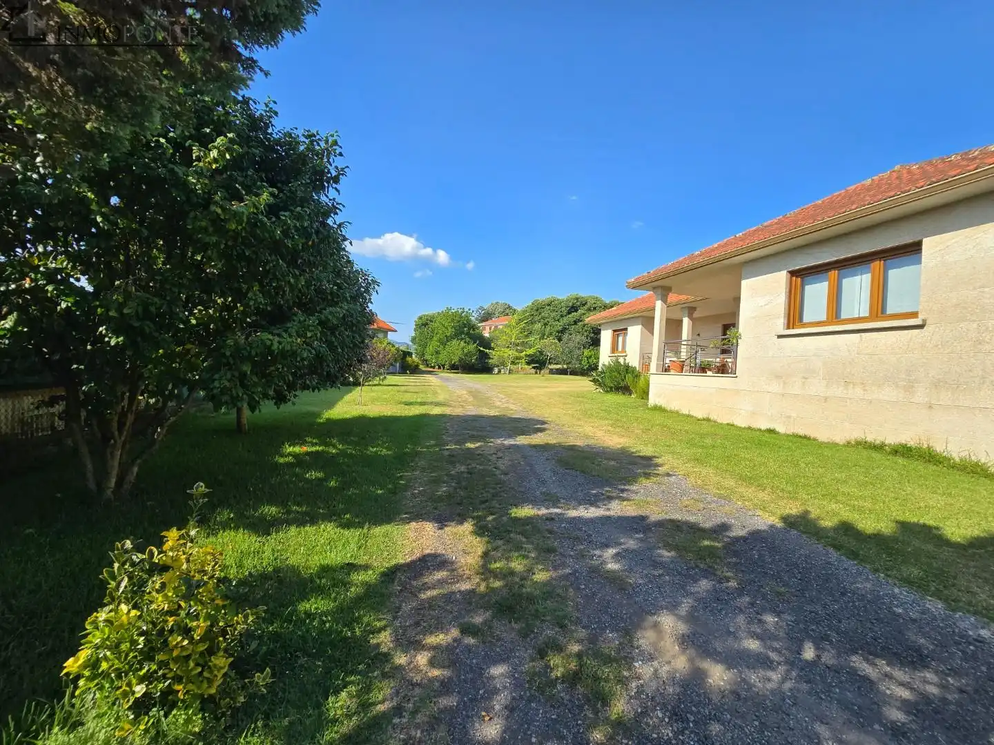 Vista exterior de Casa o xalet en venda en Pontevedra Capital  amb Calefacció, Jardí privat i Terrassa