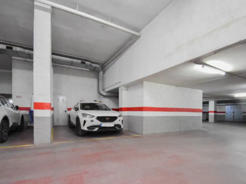 Parking de Dúplex en venta en Granada con Piscina