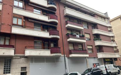 Außenansicht von Wohnung zum verkauf in Ugao- Miraballes mit Terrasse und Balkon