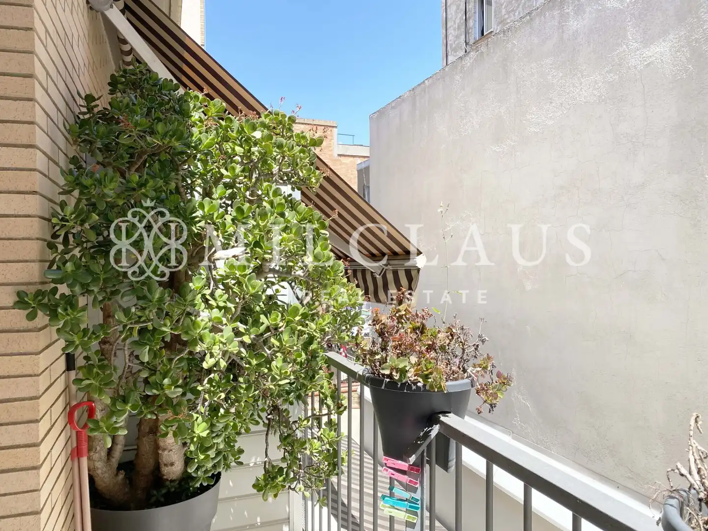 Terrasse von Einfamilien-Reihenhaus zum Verkauf in L'Hospitalet de Llobregat mit Klimaanlage, Heizung und Parkett