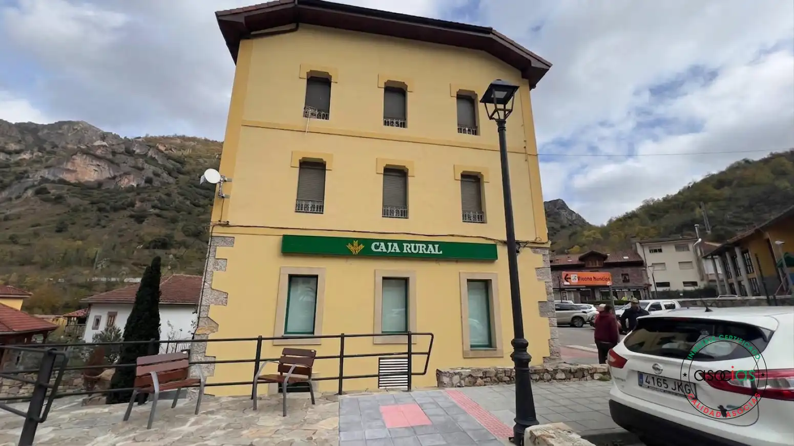 Vista exterior de Pis en venda en Somiedo amb Calefacció, Moblat i Balcó