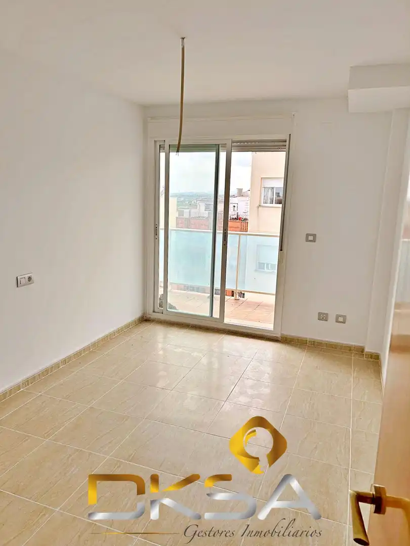 Schlafzimmer von Dachboden zum Verkauf in Torreblanca mit Klimaanlage, Terrasse und Möbliert