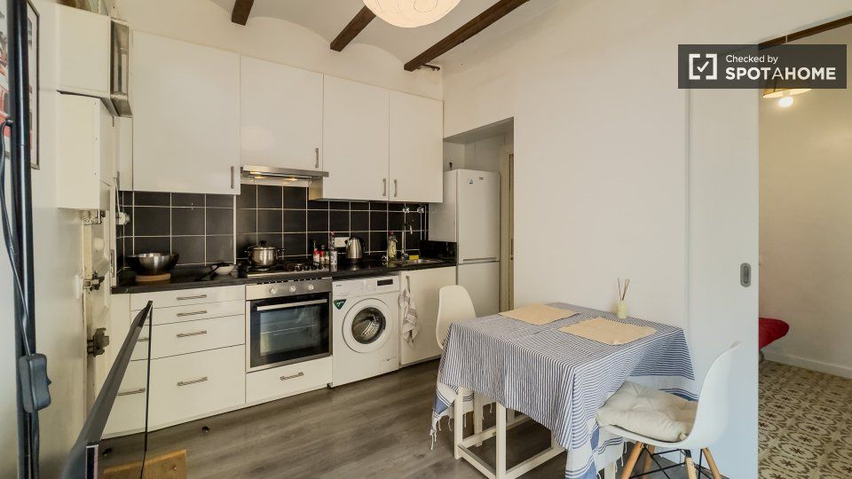 Cocina de Piso de alquiler en  Barcelona Capital con Aire acondicionado, Calefacción y Amueblado