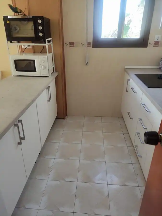 Cuina de Apartament de lloguer en Almuñécar amb Aire condicionat, Terrassa i Moblat