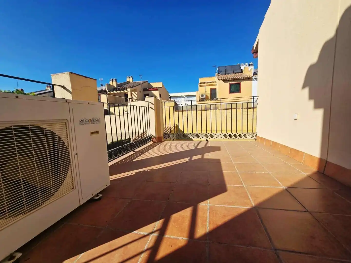 Terrassa de Casa adosada en venda en Bormujos amb Aire condicionat, Terrassa i Piscina comunitària