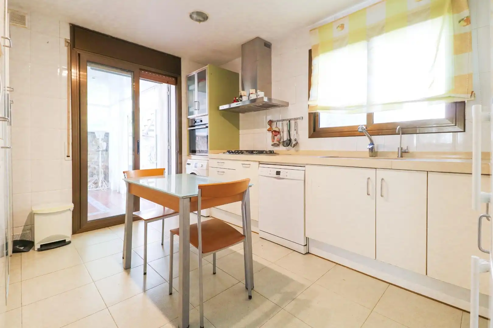 Cuina de Casa o xalet en venda en Castelldefels amb Aire condicionat, Calefacció i Parquet