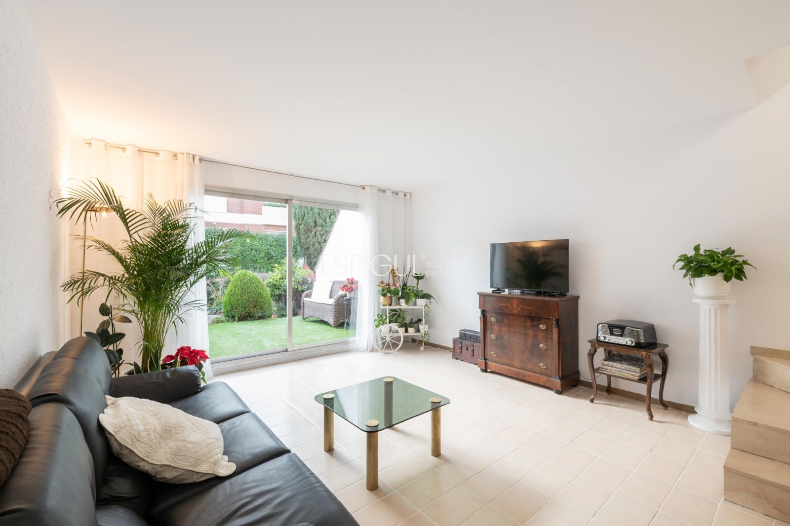 Living room of Single-family semi-detached for sale in Sant Cugat del Vallès  with Air Conditioner, Heating and Terrace