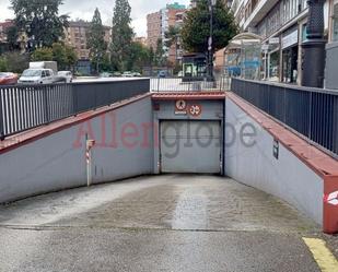 Garage to rent in Plaza de América