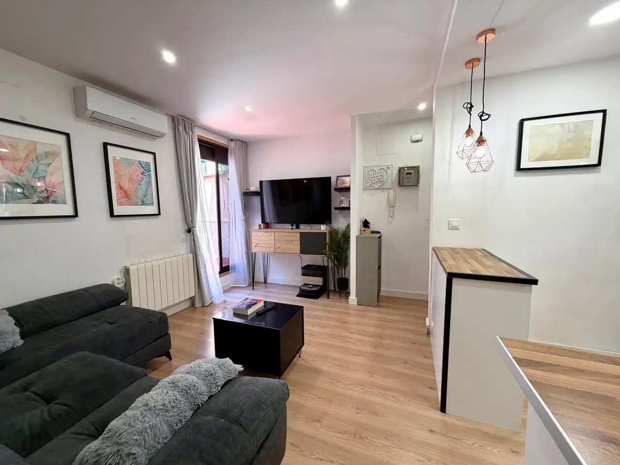 Living room of Attic for sale in Barcelona  with Air Conditioner, Heating and Parquet flooring