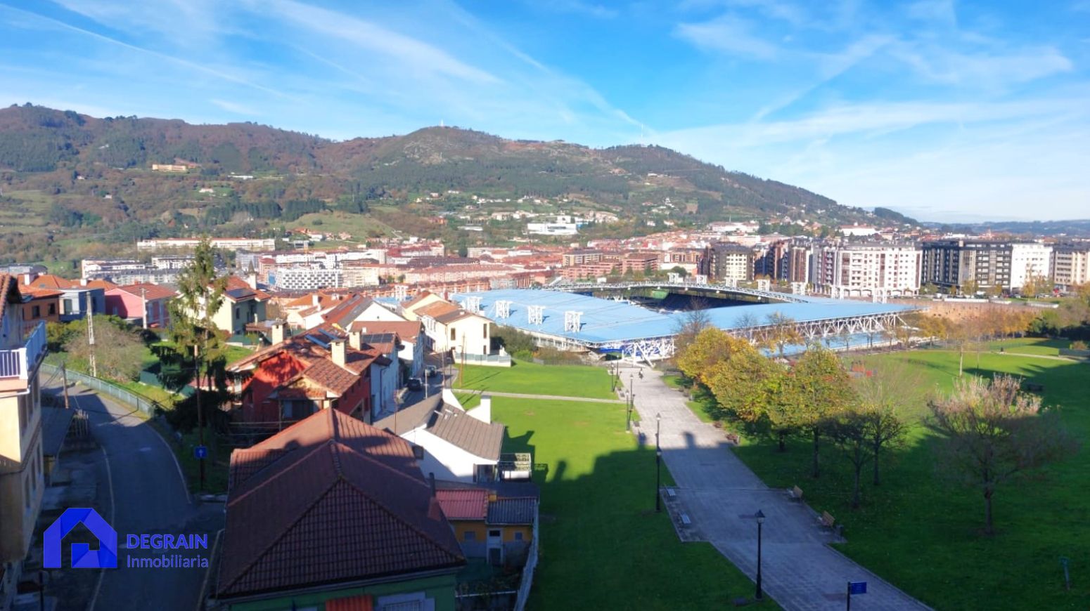 Exterior view of Flat for sale in Oviedo   with Heating