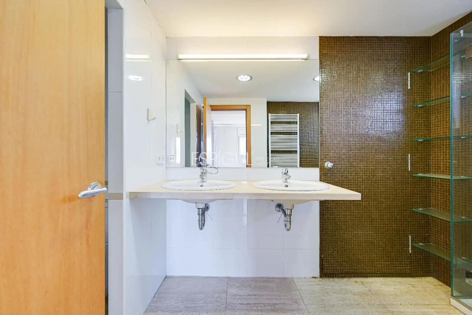 Bathroom of Attic for sale in Girona  with Air Conditioner, Heating and Terrace