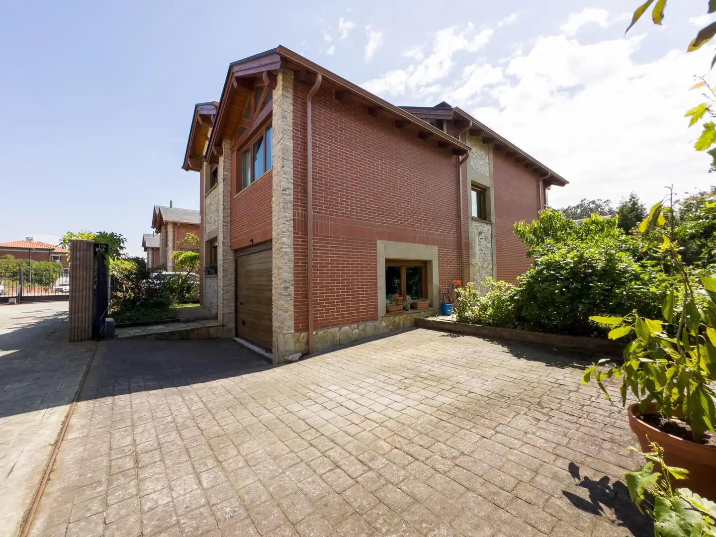 Vista exterior de Casa o xalet en venda en Piélagos amb Calefacció, Jardí privat i Terrassa