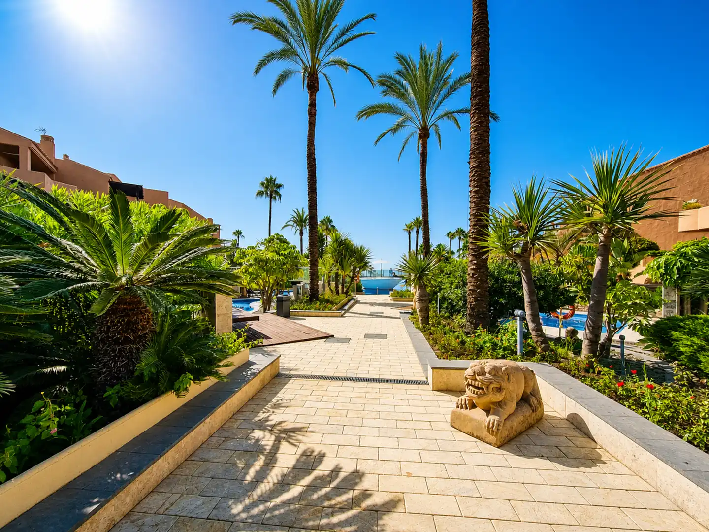 Vista exterior de Apartament en venda en Estepona amb Aire condicionat, Terrassa i Moblat