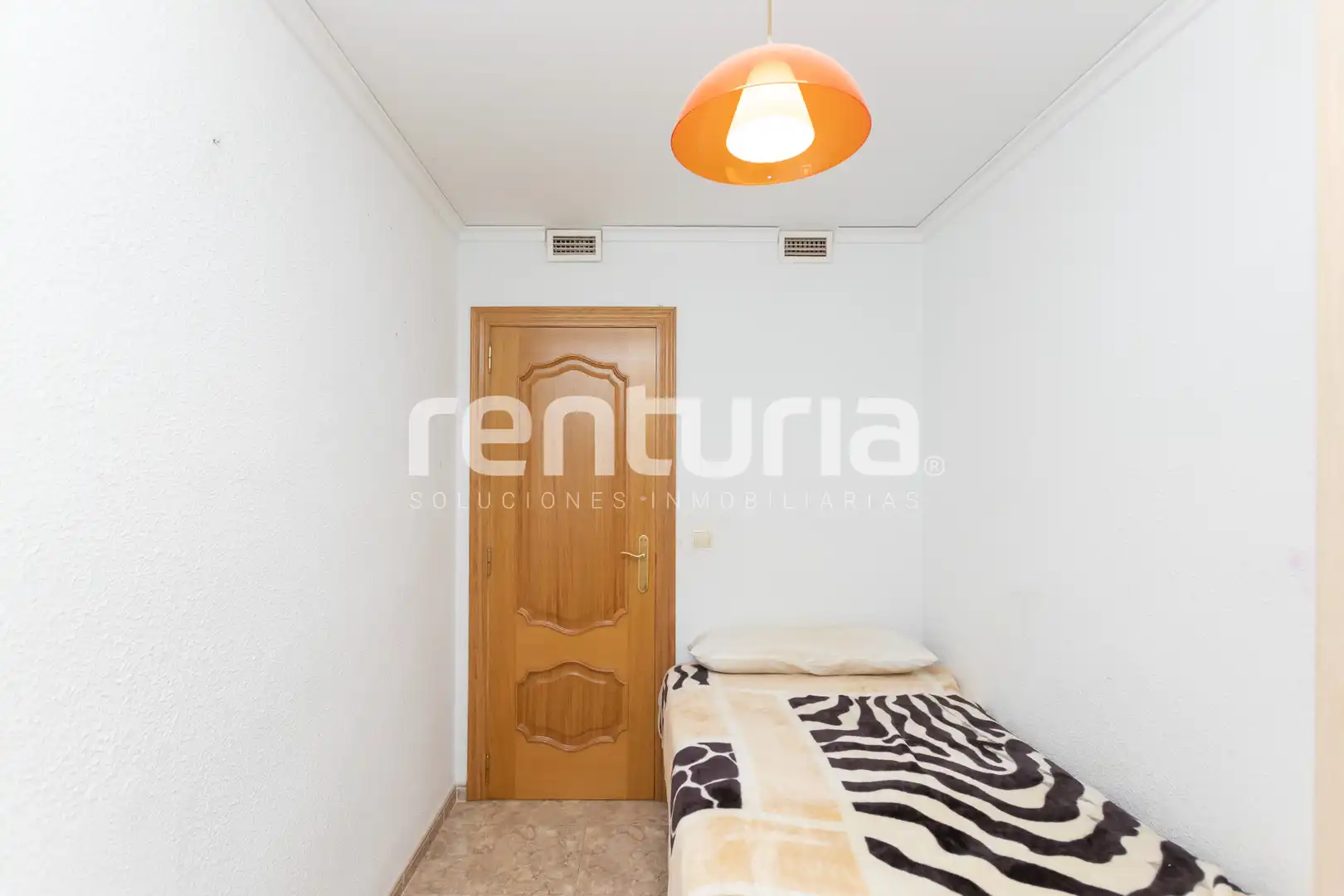 Bedroom of Flat for sale in Valencia  with Air Conditioner, Heating and Terrace