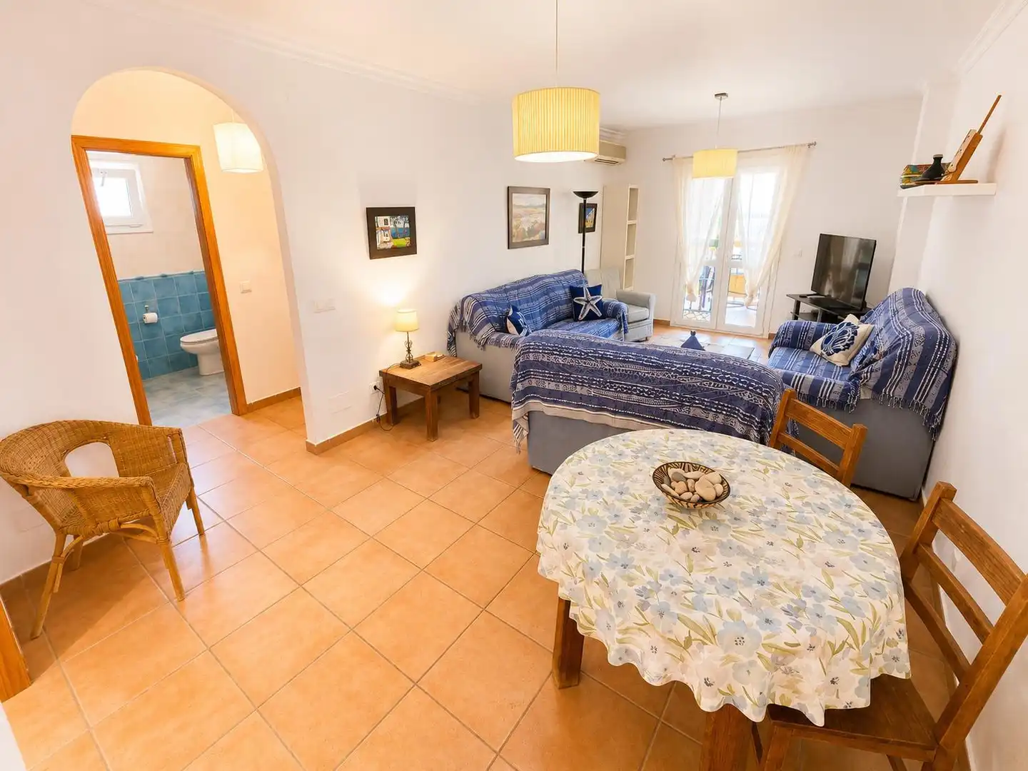 Sala d'estar de Planta baixa en venda en Nerja amb Aire condicionat, Terrassa i Moblat