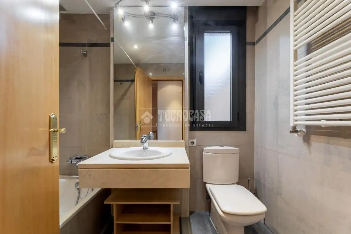 Bathroom of Flat for sale in Torrelodones  with Air Conditioner, Heating and Private garden