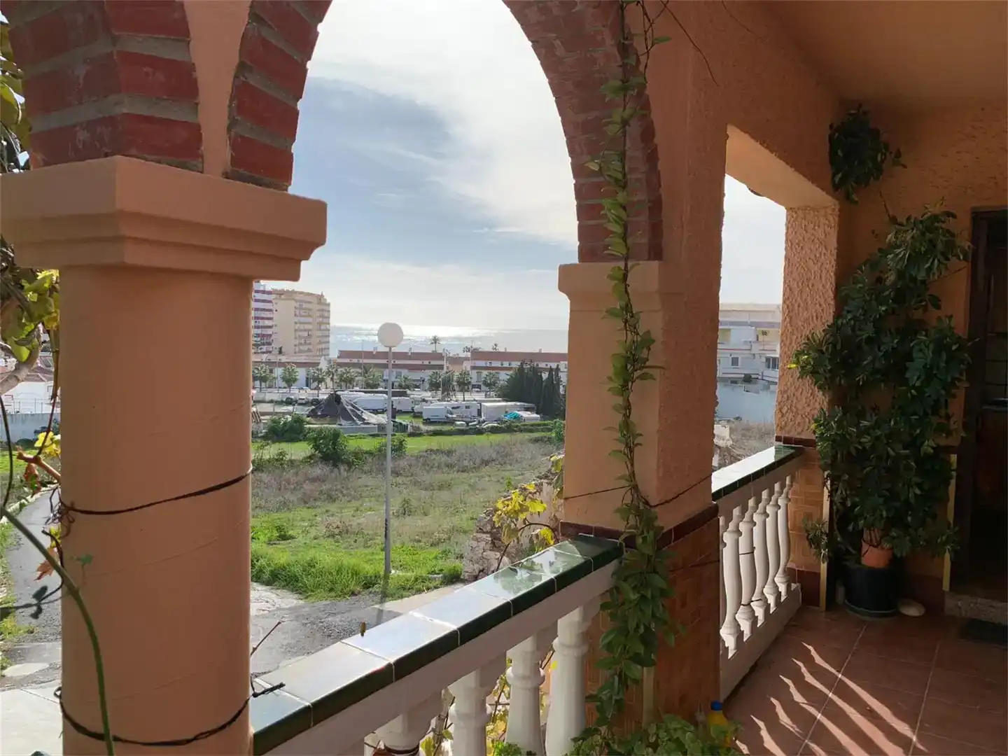 Vista exterior de Casa o xalet en venda en Urbanización Santa Rosa