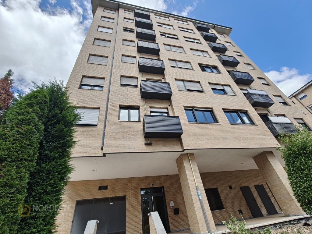 Vista exterior de Piso en venta en Oviedo 