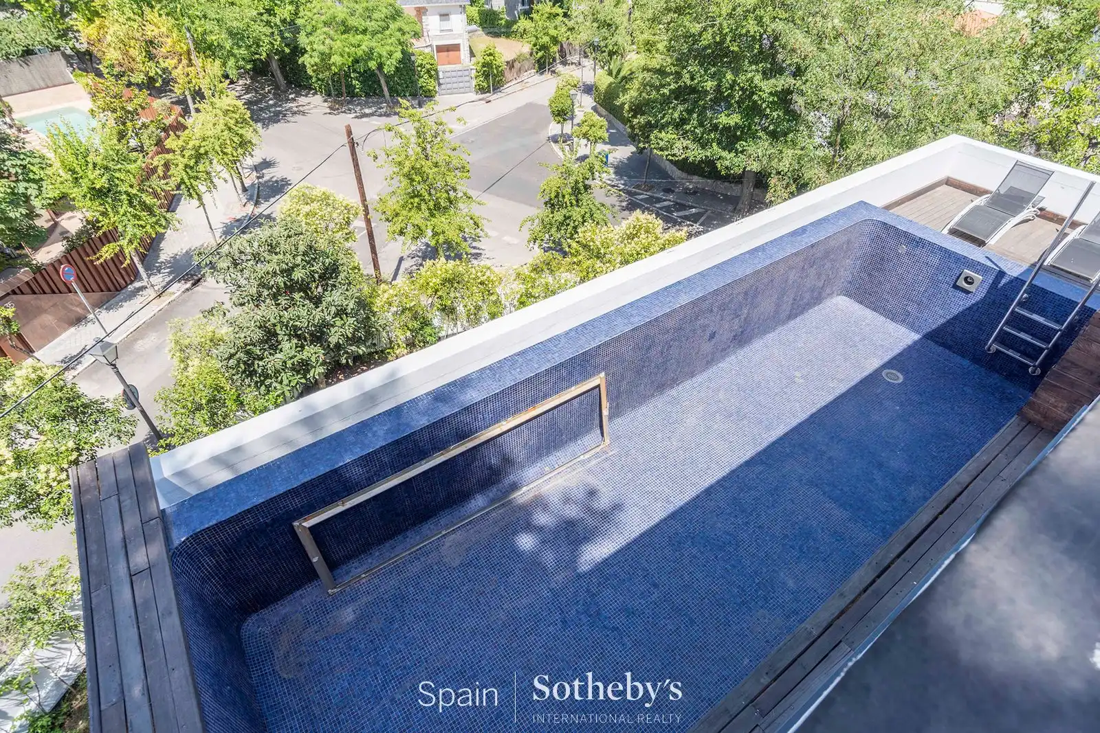 Balcony of Houses for sale in Madrid  with Air Conditioner, Private garden and Terrace