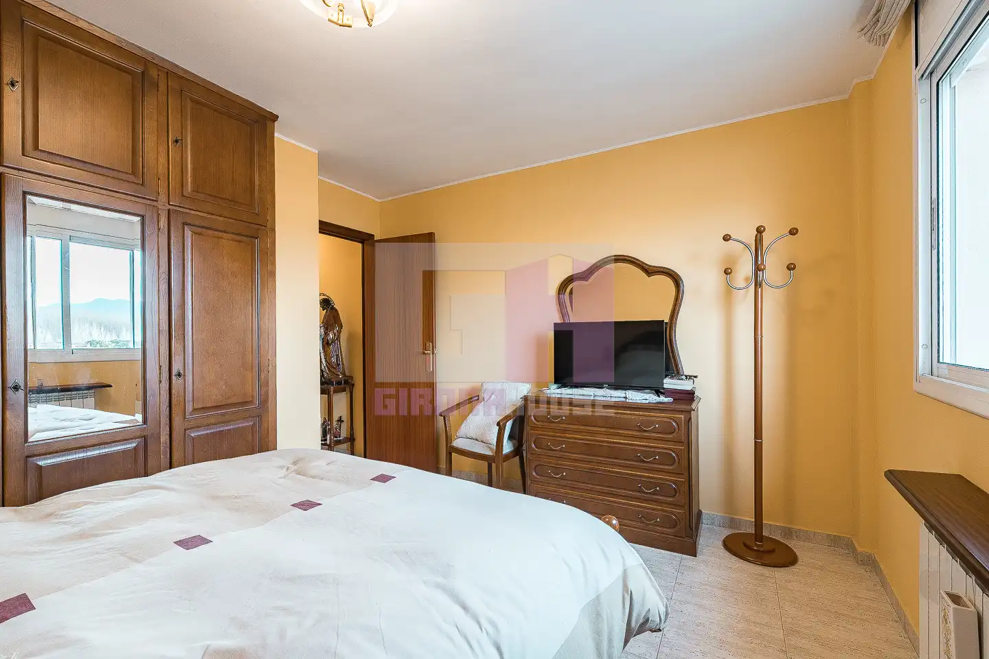Habitación de Dúplex en venta en Salt con Calefacción, Terraza y Amueblado
