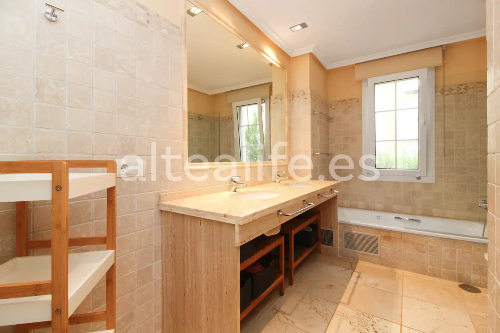 Baño de Apartamento en venta en Altea con Aire acondicionado, Calefacción y Jardín privado