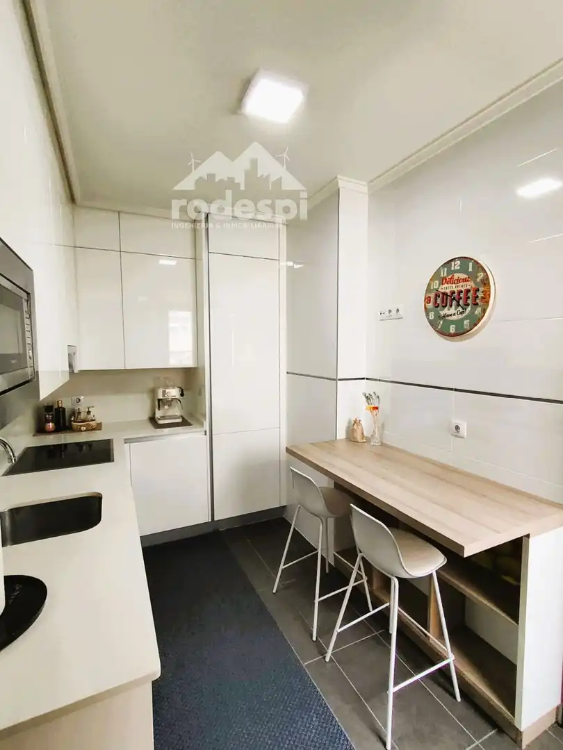 Kitchen of Flat for sale in Vigo   with Heating, Storage room and Furnished