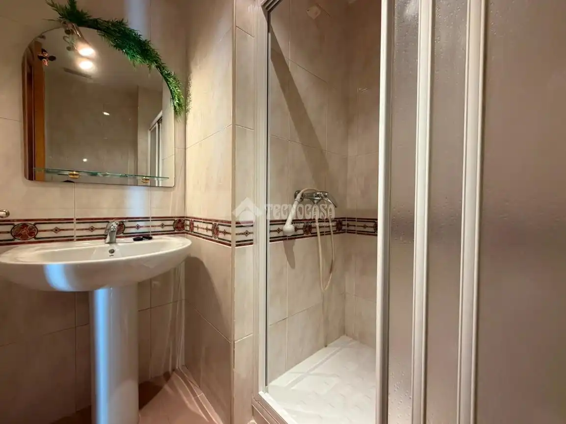 Badezimmer von Wohnung zum Verkauf in Madrid mit Klimaanlage und Heizung