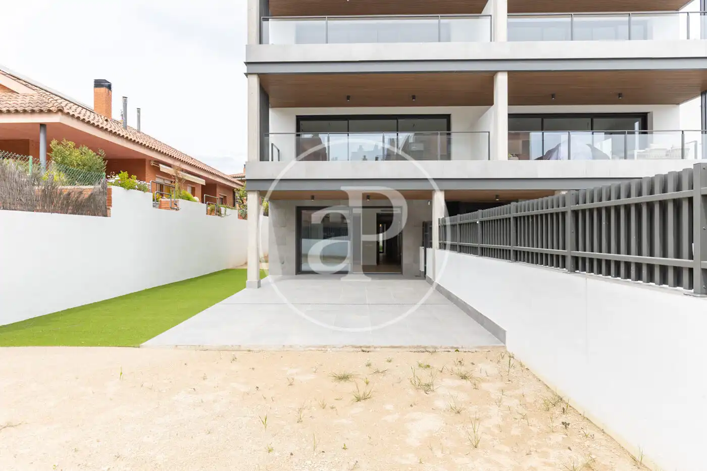 Exterior view of Flat for sale in Sant Cugat del Vallès  with Air Conditioner, Heating and Private garden