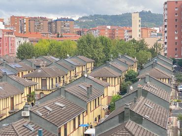 Piso con balcón en venta en Sagarminaga Etxetaldea