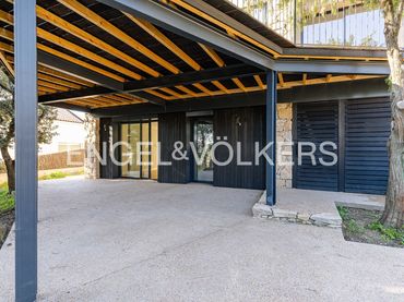 Casa con jardín en venta en La Navata