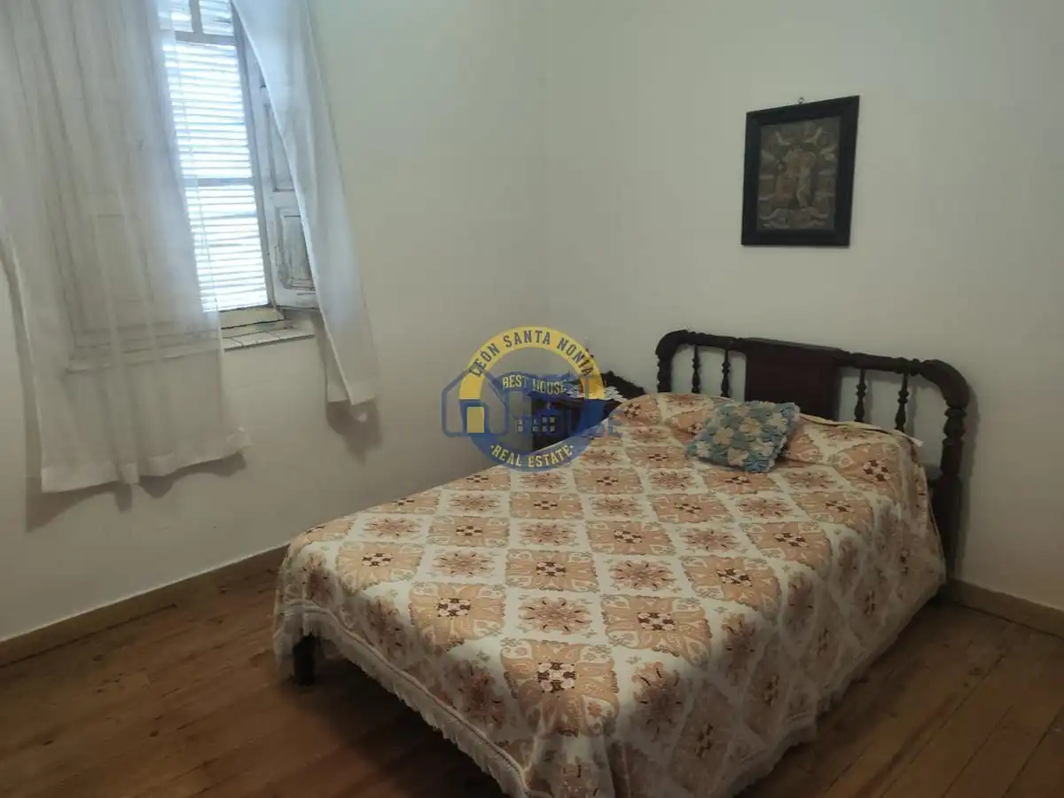 Habitación de Casa o chalet en venta en León Capital  con Jardín privado