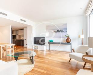Living room of Flat to rent in  Barcelona Capital  with Air Conditioner, Heating and Furnished