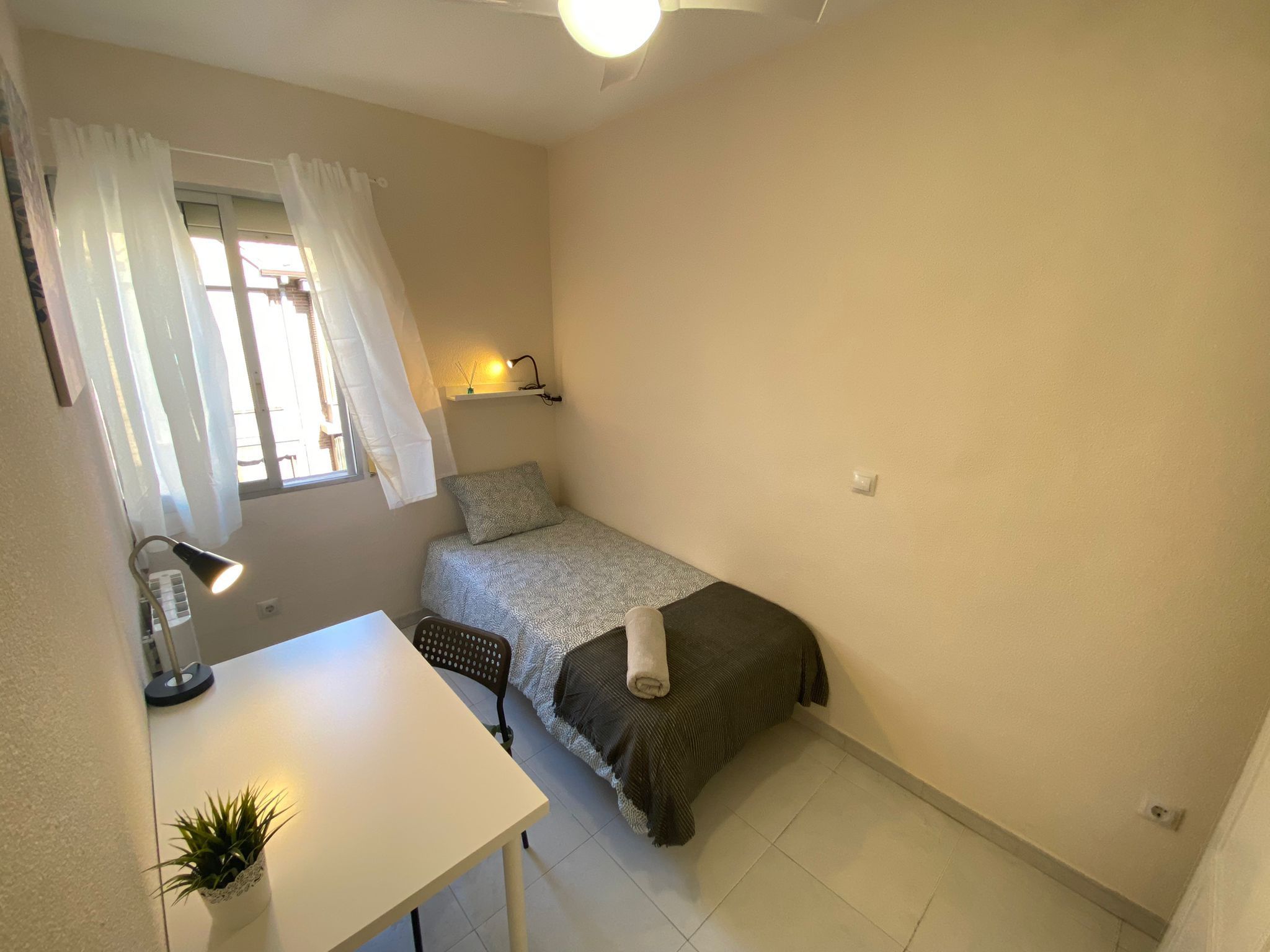 Flat to share in Calle Valderrobres, 17, Canillejas