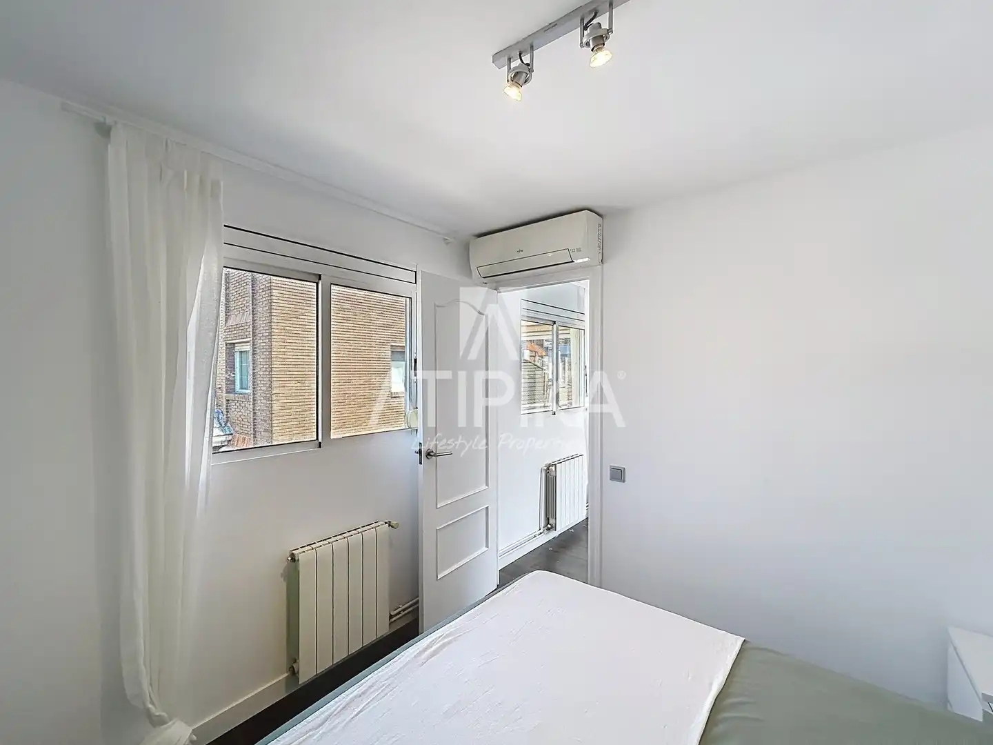 Schlafzimmer von Dachboden zur Miete in Barcelona mit Klimaanlage, Heizung und Terrasse
