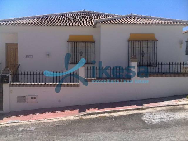 Casa-chalet en Venta en Alcaucín
