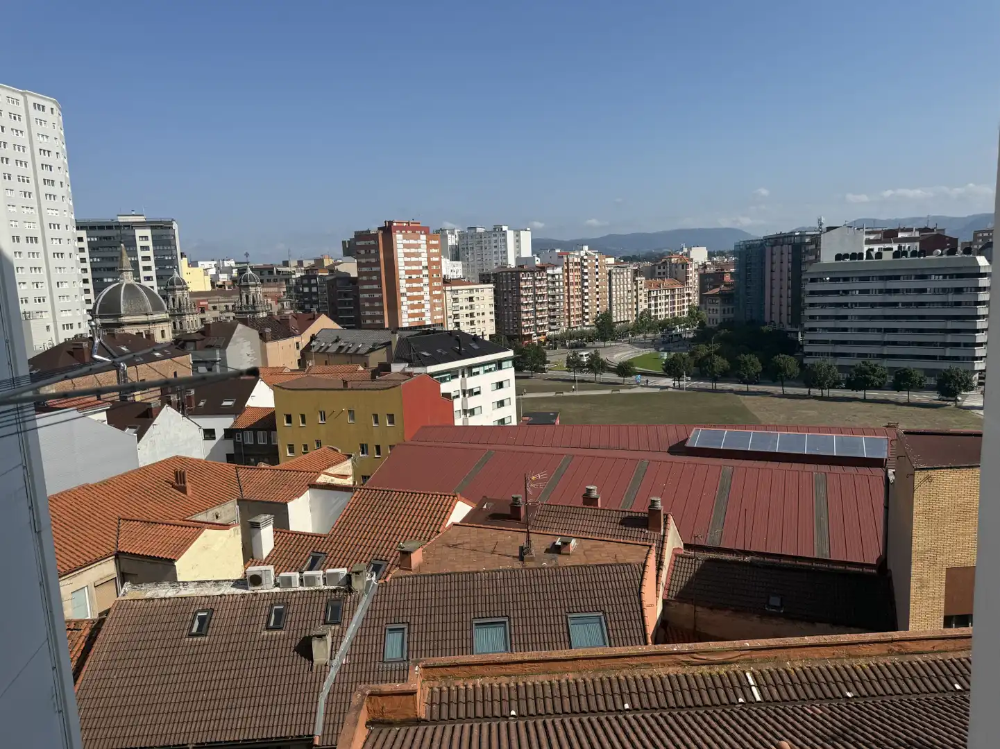 Vista exterior de Pis en venda en Gijón  amb Moblat