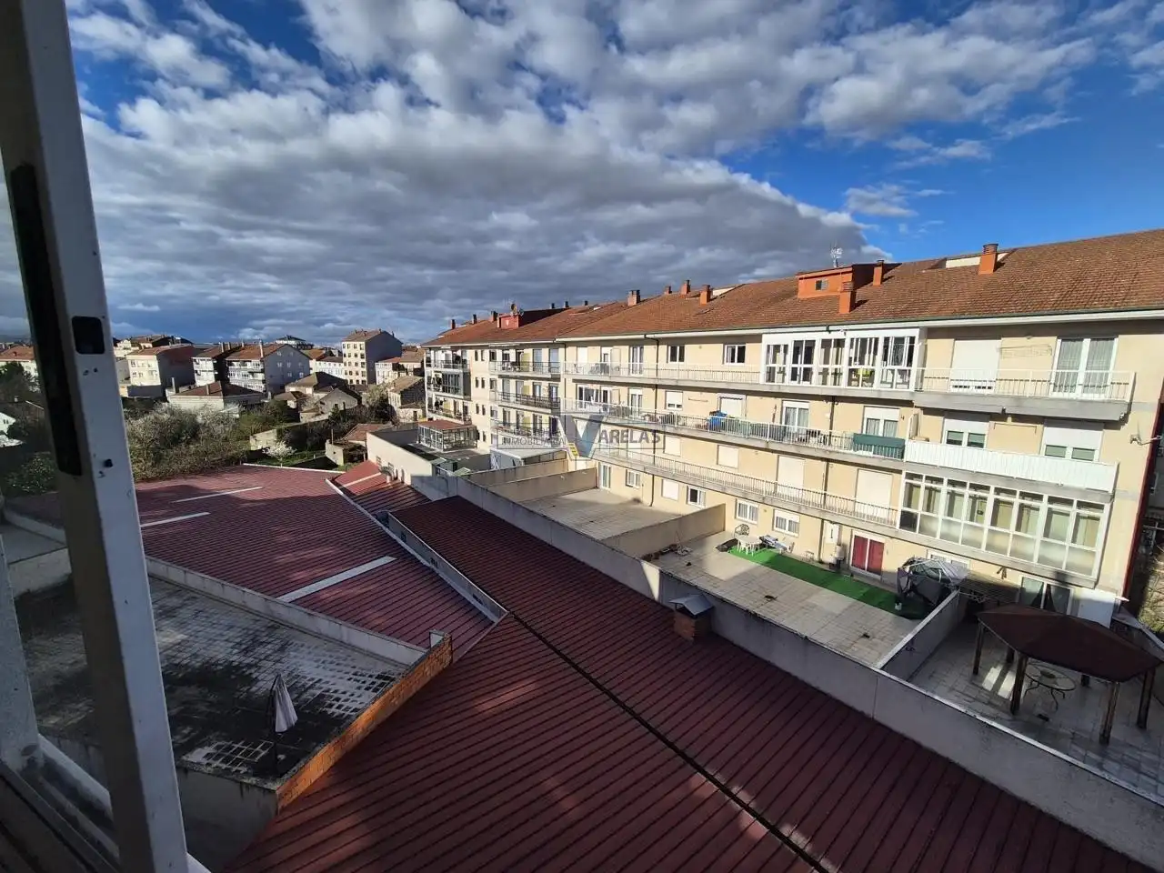 Außenansicht von Wohnung zum Verkauf in Xinzo de Limia mit Heizung und Terrasse
