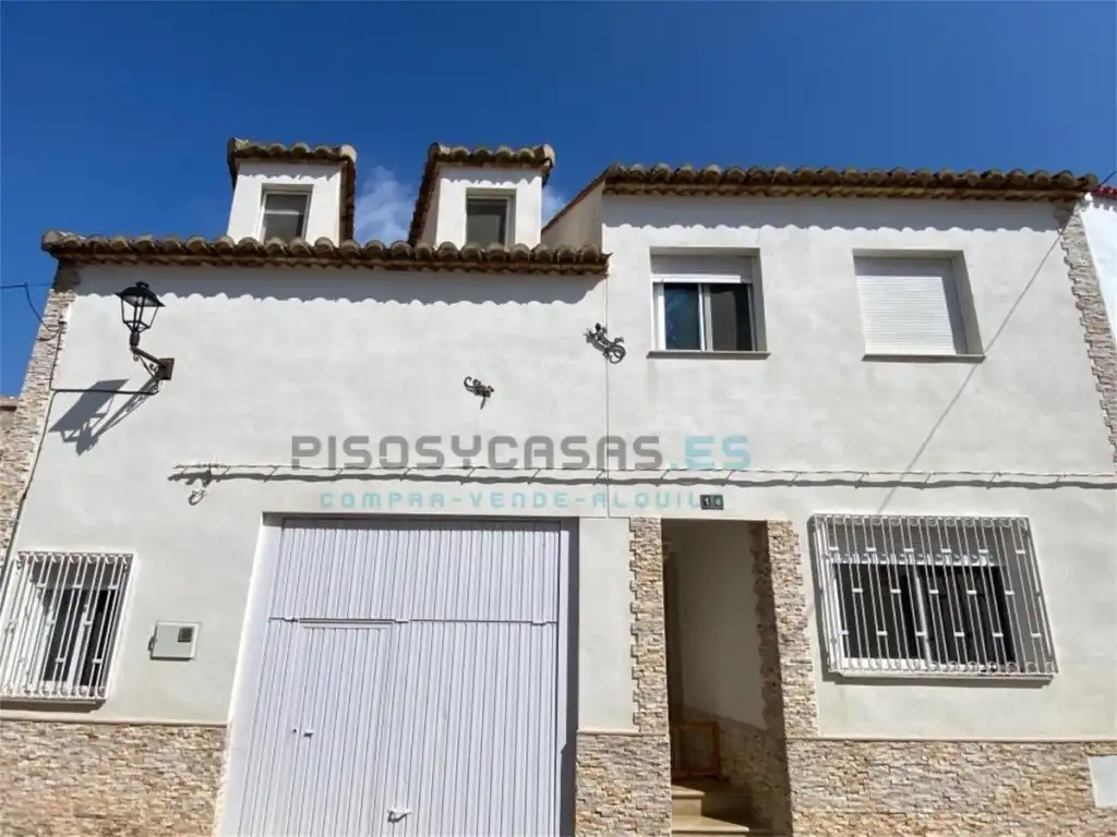 Vista exterior de Casa adosada en venta en Yátova con Aire acondicionado, Terraza y Balcón