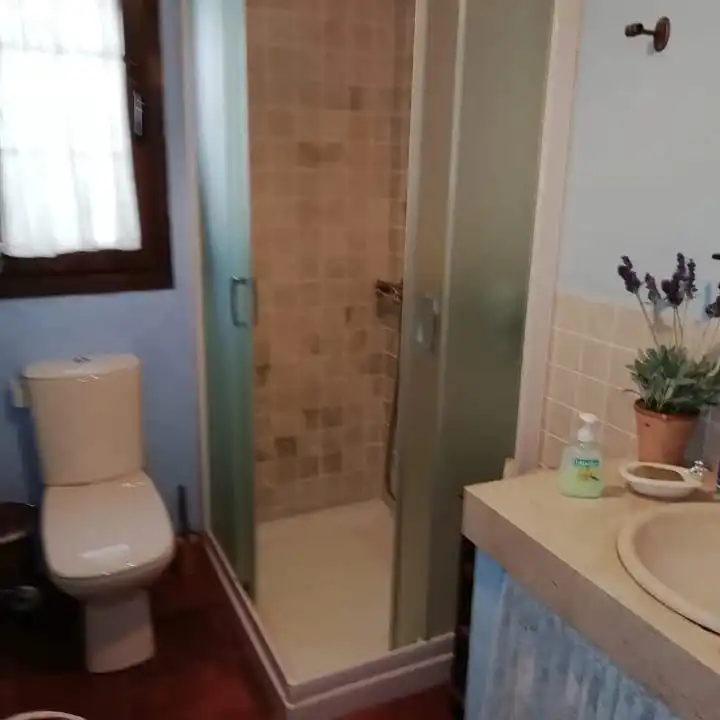 Baño de Finca rústica en venta en Villaluenga del Rosario con Jardín privado, Terraza y Amueblado
