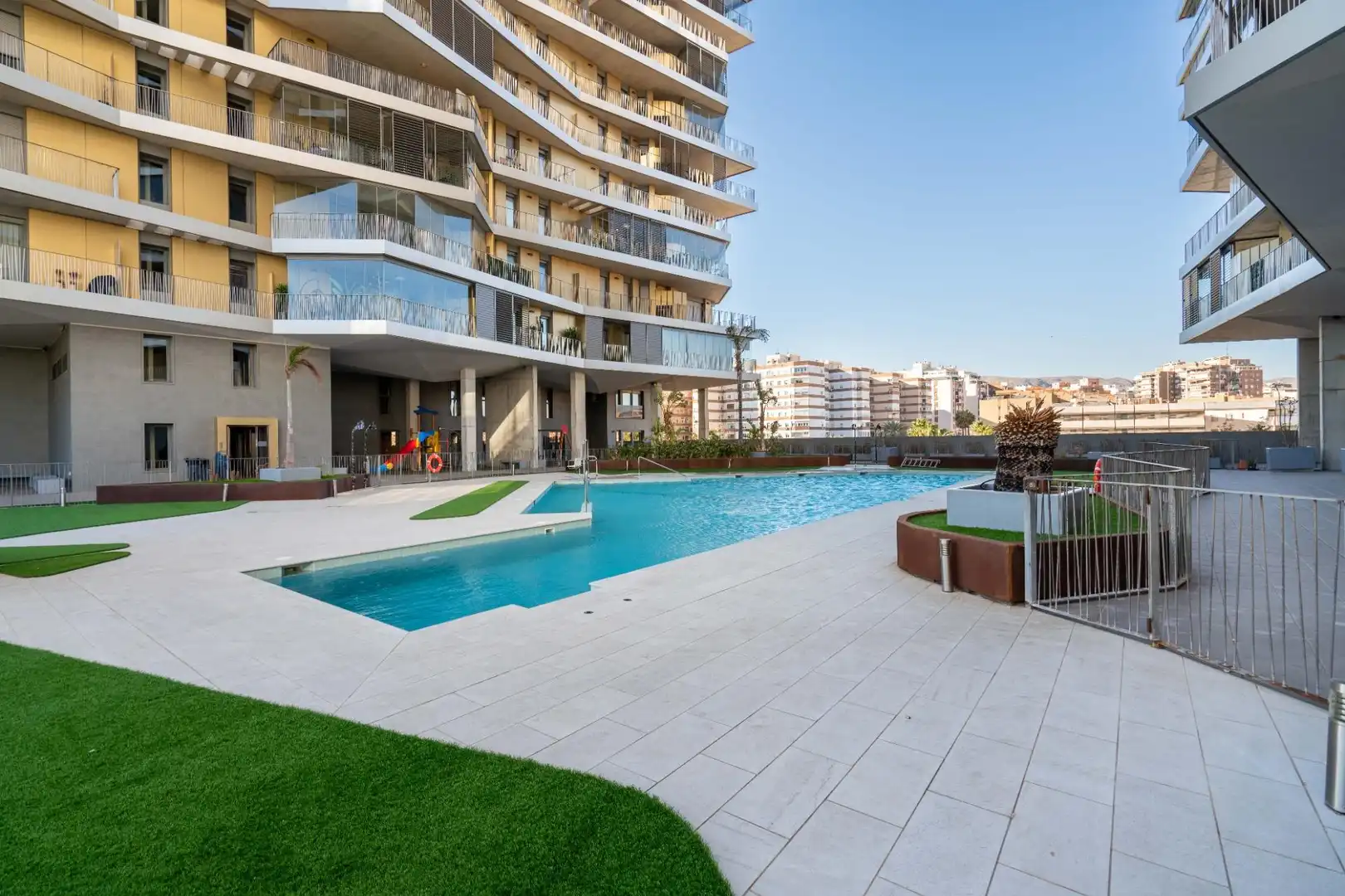 Swimming pool of Flat for rent in Almería  with Air Conditioner, Heating and Private garden