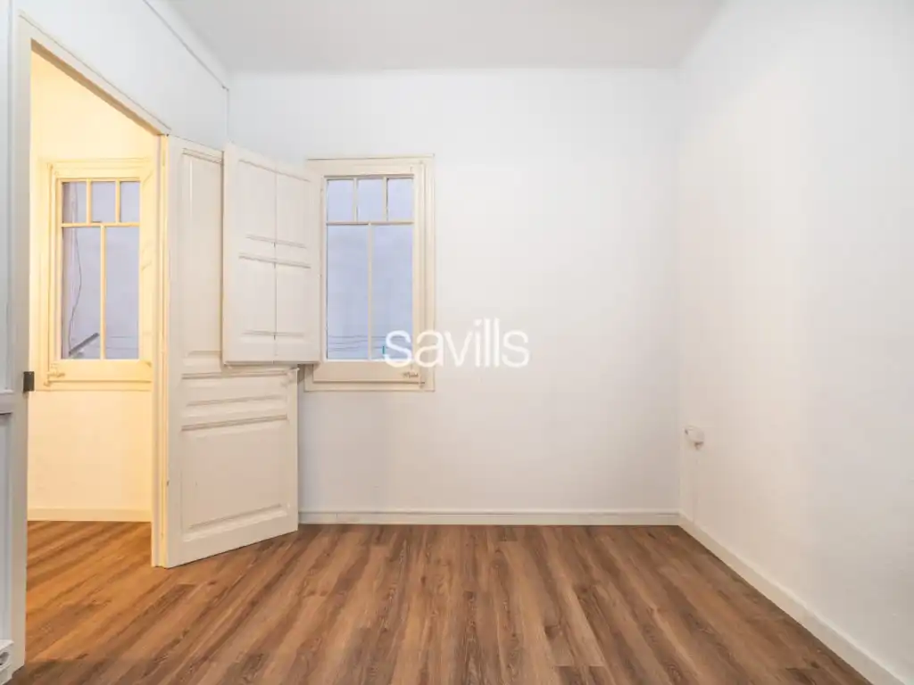 Dormitori de Apartament en venda en Barcelona amb Aire condicionat i Balcó